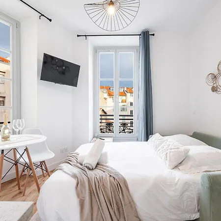 Charming Center 302 Apartment