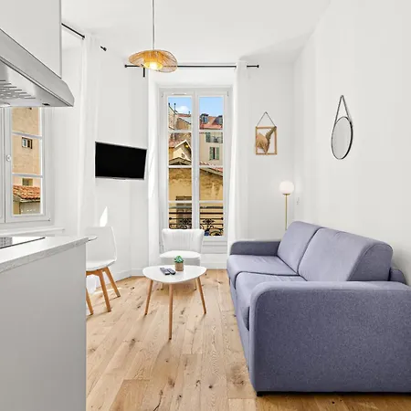 Charming Center 302 Apartmán