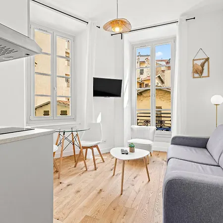 Apartmán Charming Center 302 *