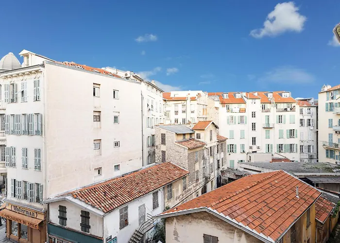 Charming Center 302 Apartment *